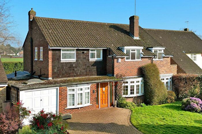 4 Bedroom Country House For Sale In Holly Close, Farnham Common, Buckinghamshire, SL2