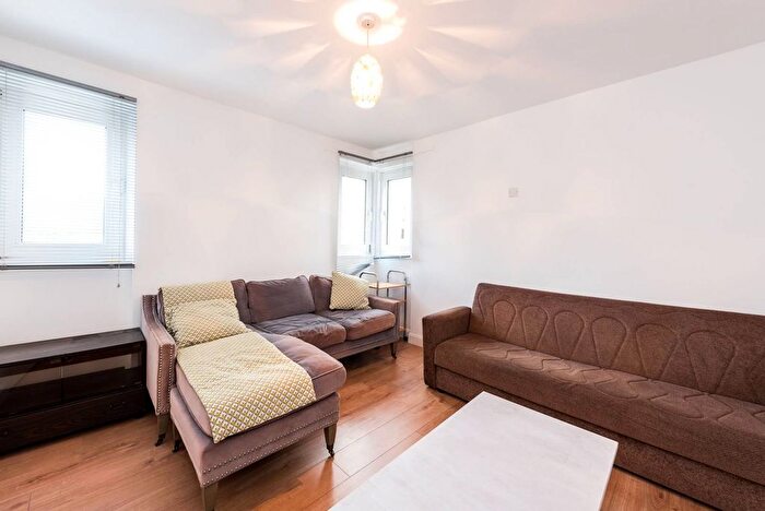 2 Bedroom Flat For Sale In Guildford Road, Stockwell, London, SW8