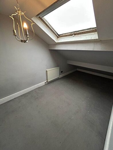 2 Bedroom Flat For Sale In Hawthorns, Arncliffe Rise, OL4