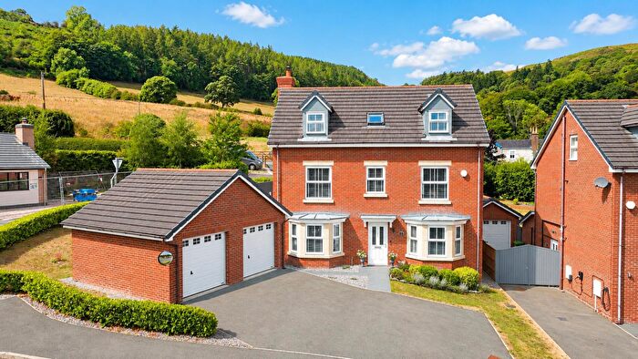 5 Bedroom Detached House For Sale In Maes Helyg, Llangollen, LL20