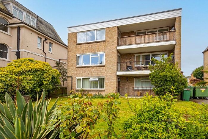 2 Bedroom Flat For Sale In Cheriton Gardens, Folkestone, CT20