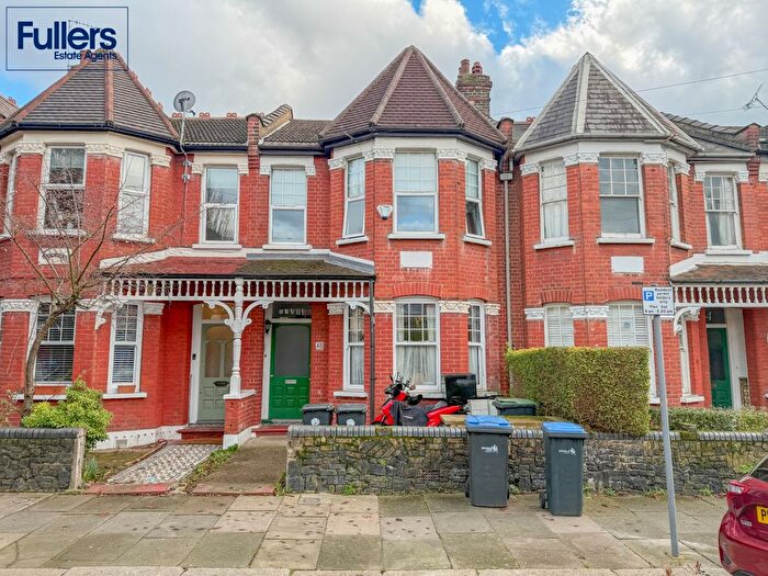 1 Bedroom Flat For Sale In Devonshire Road, Palmers Green, N13