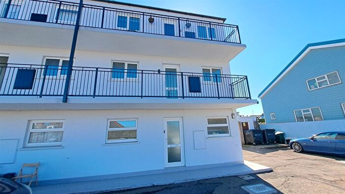 2 Bedroom Flat For Sale In Perranporth, Cornwall, TR6