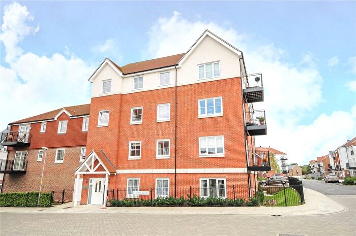 2 Bedroom Flat For Sale In Yarrow Court, Campion Square, Dunton Green, Sevenoaks, TN14