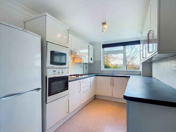 2 Bedroom Flat To Rent In Fraser Road, Kings Worthy, Winchester, SO23