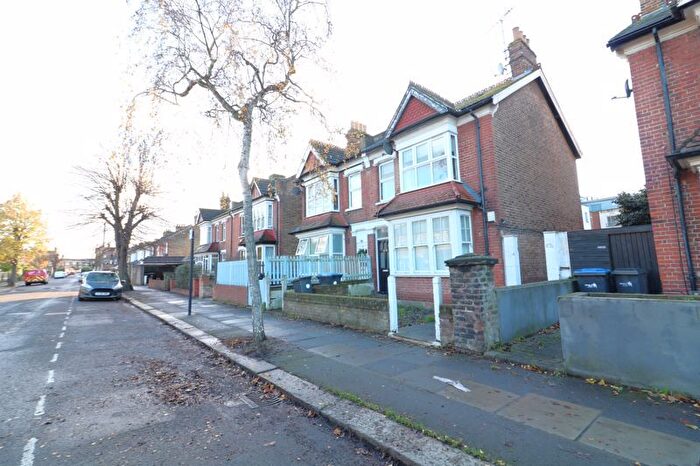 4 Bedroom Semi Detached House To Rent In First Avenue, Enfield, EN1