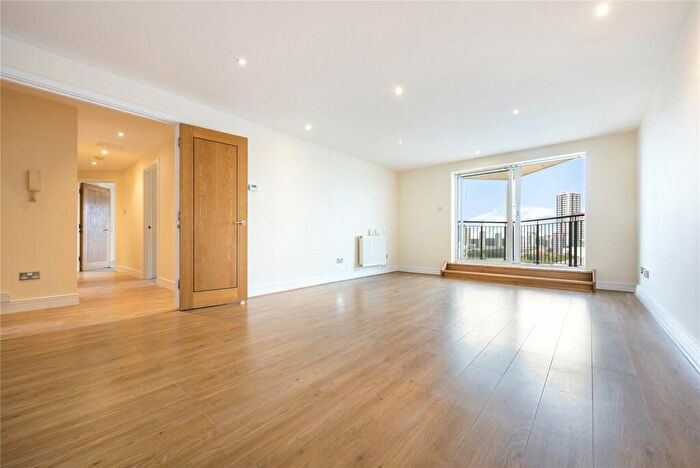 2 Bedroom Flat To Rent In Wotton Court, Jamestown Way, E14