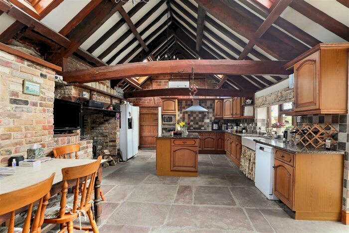 4 Bedroom Detached House For Sale In Standish Lane, Moreton Valence, Gloucester, GL2
