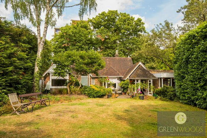 4 Bedroom Bungalow For Sale In Princes Way, London, SW19