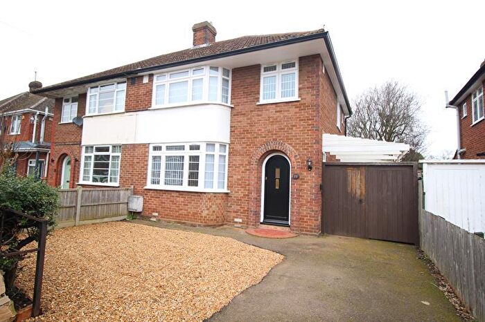 3 Bedroom Semi-Detached House To Rent In Risborough Road, Bedford, MK41