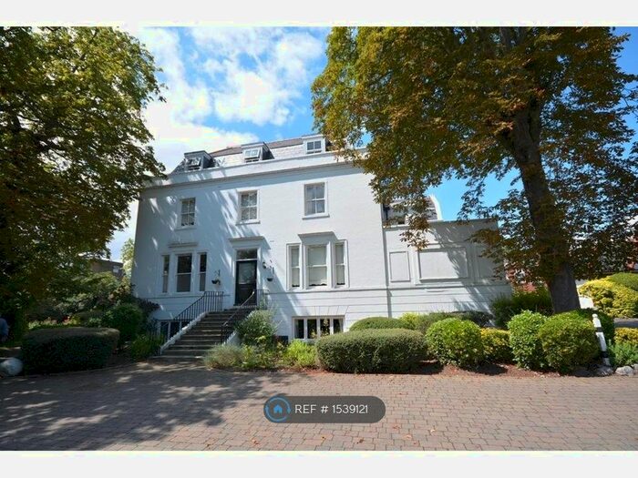 2 Bedroom Flat To Rent In Woodford Road, London, E18