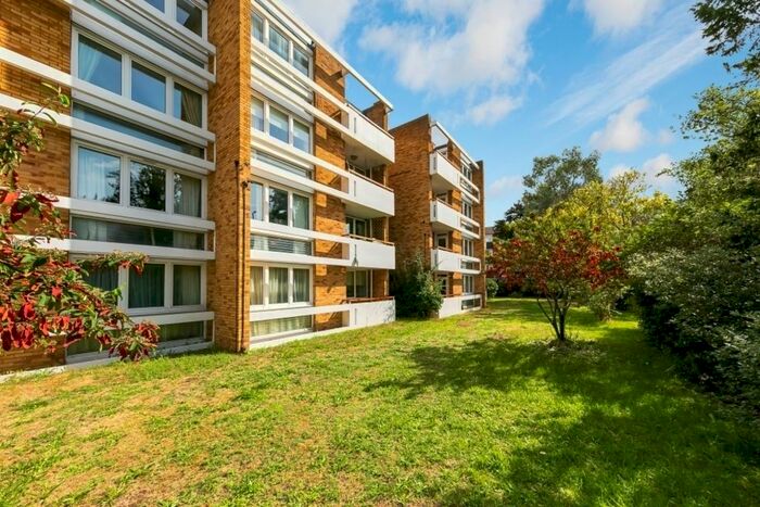 2 Bedroom Flat To Rent In Kent Road, Kew, Richmond, TW9