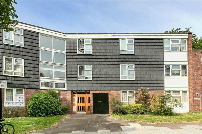 3 Bedroom Apartment To Rent In Este Road, London, SW11