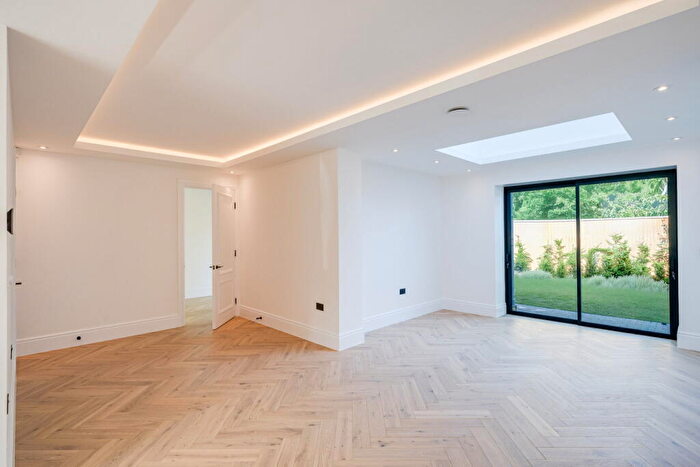 4 Bedroom End Of Terrace House For Sale In Aylestone Avenue, London, NW6