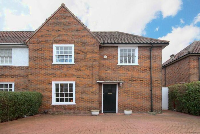 3 Bedroom Property To Rent In Saxon Drive, London, W3