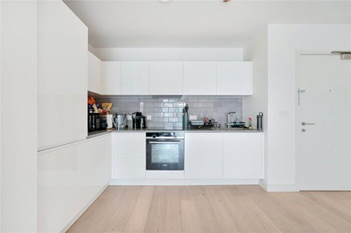 2 Bedroom Apartment For Sale In Clipper Street, London, E16