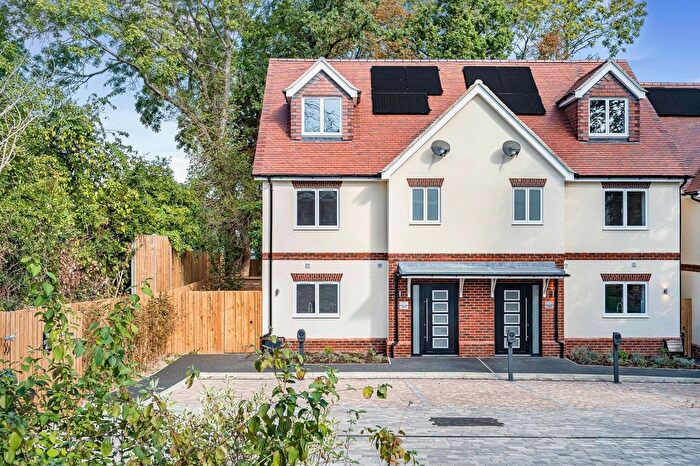 4 Bedroom Property For Sale In Apple Tree Grove, Pollards Hill North, SW16