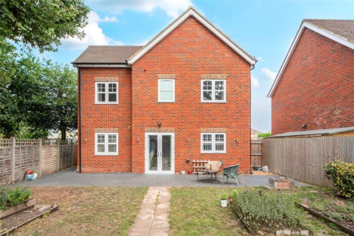 4 Bedroom Detached House For Sale In Simplemarsh Road, Addlestone, Surrey, KT15