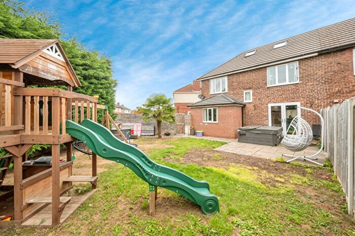5 Bedroom Semi-Detached House For Sale In Poplar Road, Skellow, Doncaster, DN6