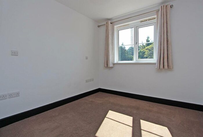 2 Bedroom Apartment To Rent In Kingswood, KT20