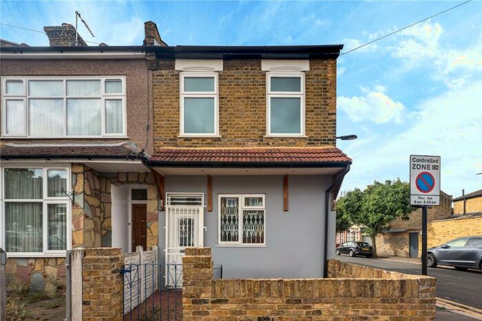 3 Bedroom End Of Terrace House To Rent In Selby Road, Leytonstone, London, E11