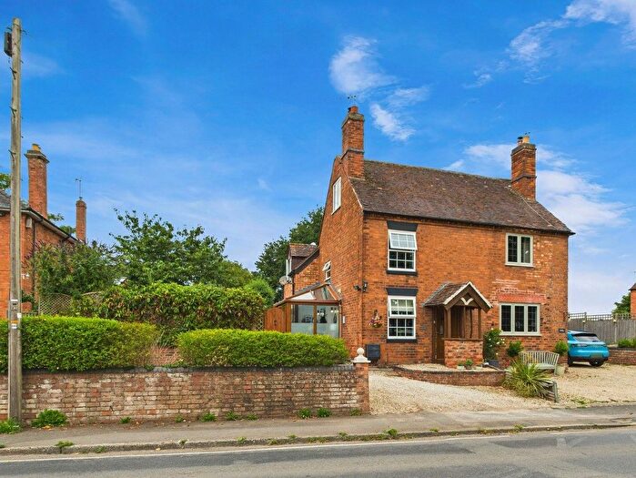 4 Bedroom Semi-Detached House For Sale In Main Road, Hallow, Worcester, Worcestershire, WR2