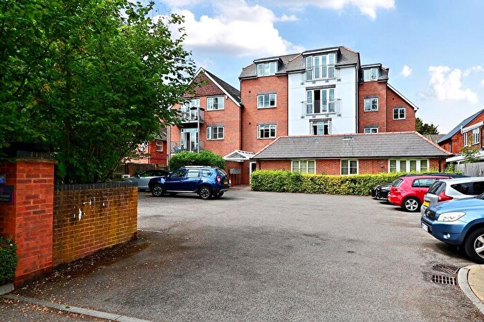 1 Bedroom Flat For Sale In Napier Road, Crowthorne, RG45