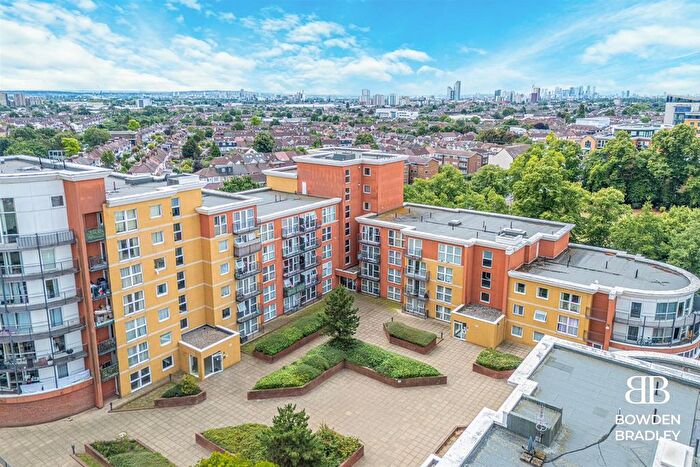 1 Bedroom Flat For Sale In Monarch Way, Newbury Park, IG2
