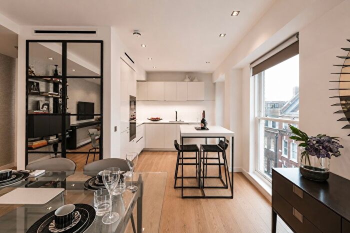 3 Bedroom Flat To Rent In Essex Street, London, WC2R