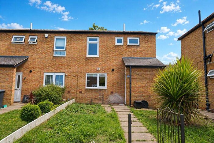 3 Bedroom House To Rent In Pershore Close Gants Hill, IG2
