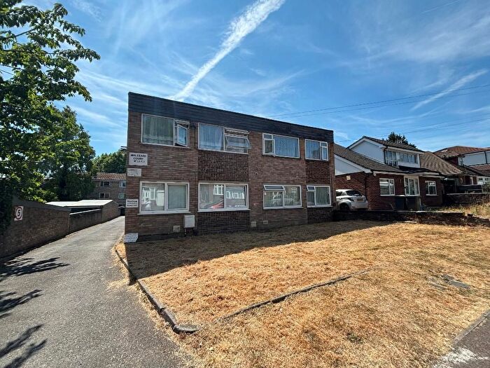 2 Bedroom Maisonette For Sale In Malzeard Court, New Bedford Road Area, Luton, Bedfordshire, LU3