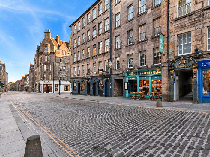 4 Bedroom Apartment To Rent In Worlds End Close, Edinburgh, EH1