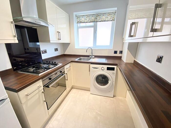 1 Bedroom Flat To Rent In Torrington Park, North Finchley, N12
