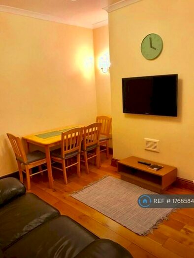 3 Bedroom Terraced House To Rent In Horsham Street, Salford, M6