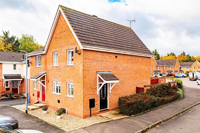 3 Bedroom End Of Terrace House For Sale In Merrivale Close, Kettering, NN15
