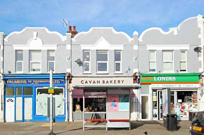 2 Bedroom Flat To Rent In Stanley Road, Teddington, TW11