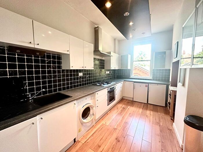 2 Bedroom House To Rent In Newcastle Circus, NG7
