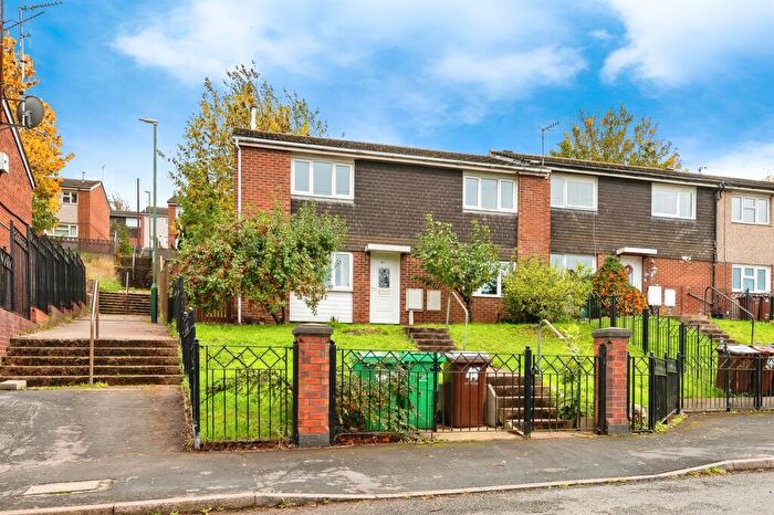 4 Bedroom End Of Terrace House For Sale In Pearmain Drive, Nottingham, NG3