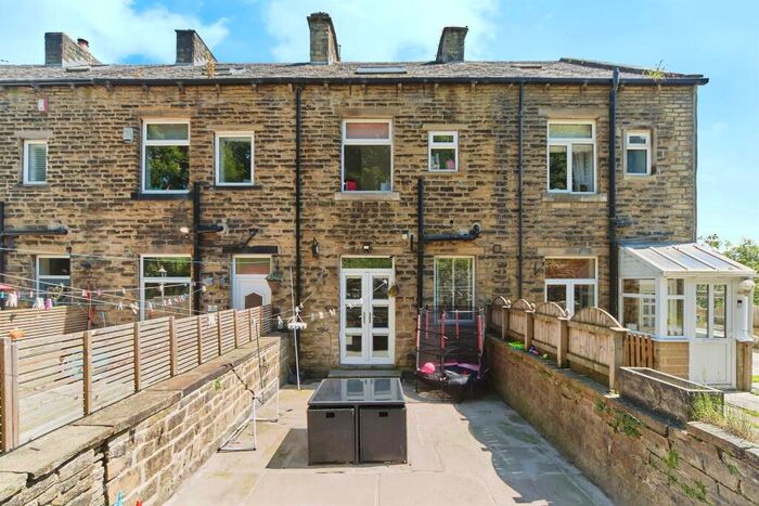 4 Bedroom Terraced House For Sale In Elmwood Terrace, Keighley, BD22
