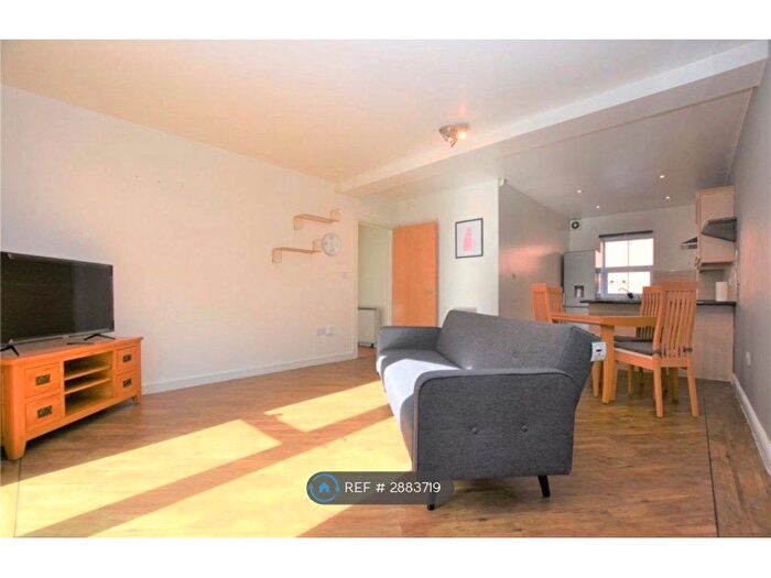 2 Bedroom Flat To Rent In Pullman Court, Leeds, LS27