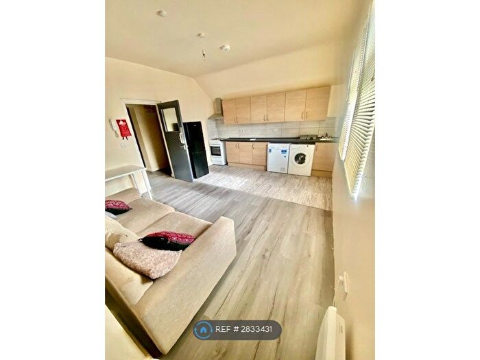 2 Bedroom Flat To Rent In Cape Hill, Smethwick, B66