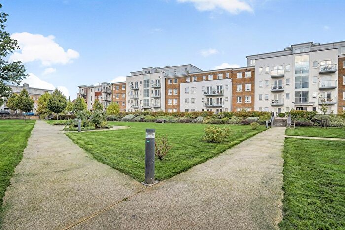 2 Bedroom Flat For Sale In Heron Way, Maidenhead, SL6