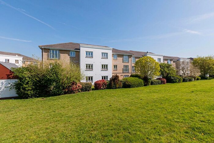 2 Bedroom Flat For Sale In Sovereign Heights, Langley, SL3