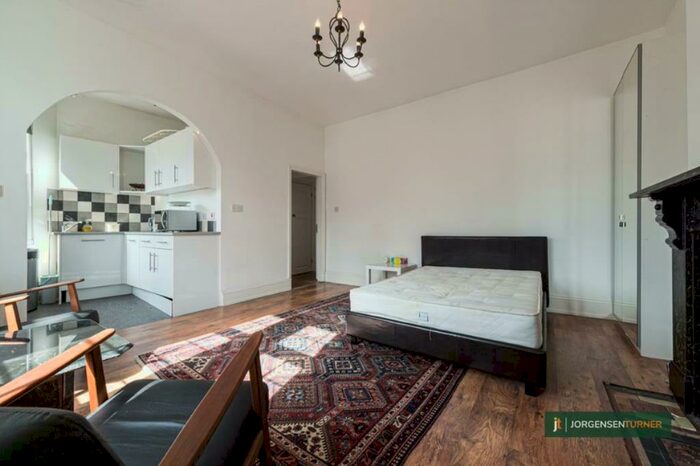 Flat To Rent In Chamberlayne Road, London, NW10