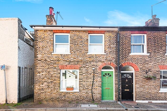 2 Bedroom Detached House To Rent In Victoria Road, Chislehurst, Kent, BR7