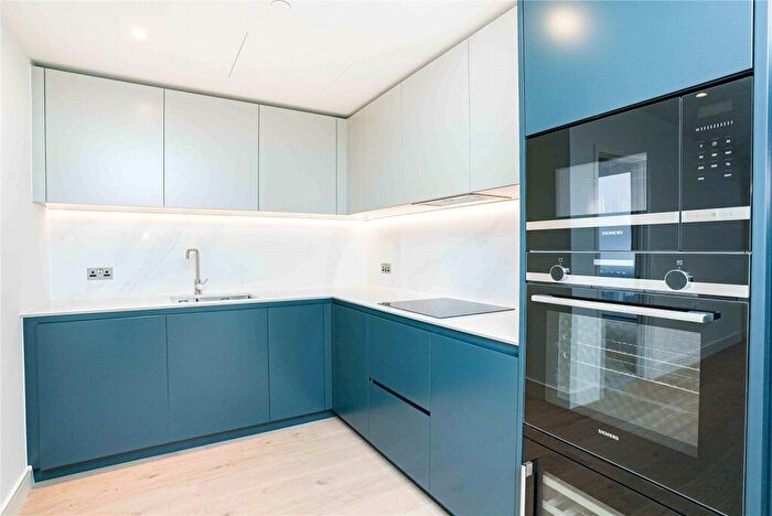 2 Bedroom Apartment For Sale In South Quay Plaza, Canary Wharf, E14