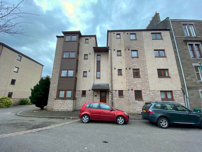 2 Bedroom Flat To Rent In Flat Whittet Court, Gowrie Street, DD2
