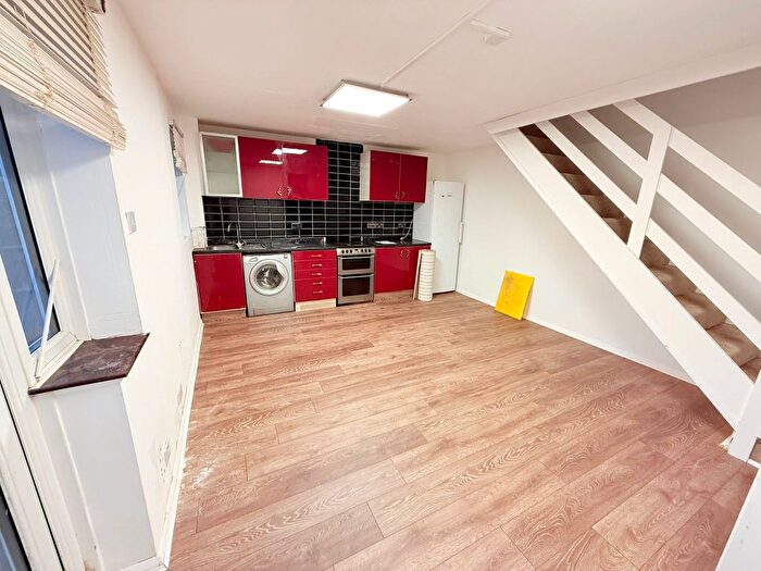1 Bedroom Semi Detached House To Rent In Thackeray Avenue, Tilbury, RM18