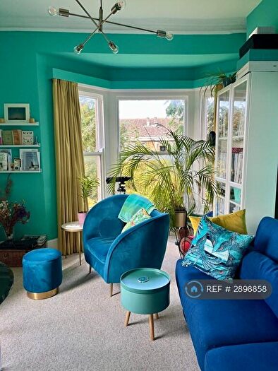 2 Bedroom Flat To Rent In Fernlea Close, Cambridge, CB1