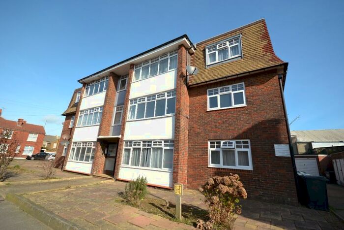 2 Bedroom Flat To Rent In Firle Road, Eastbourne, East Sussex, BN22